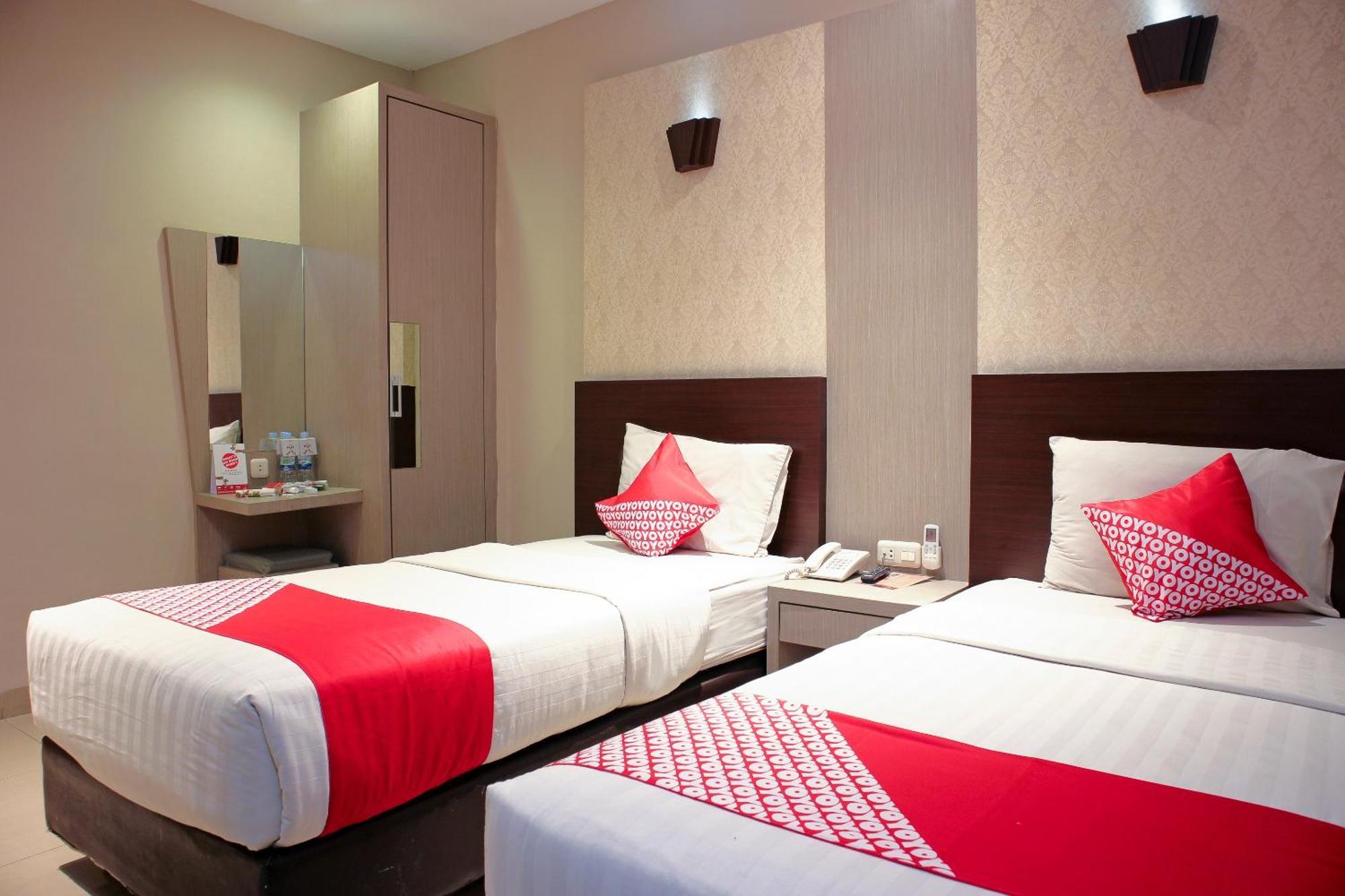 Oyo 1009 Hotel Bumi Malaya Медан Екстер'єр фото