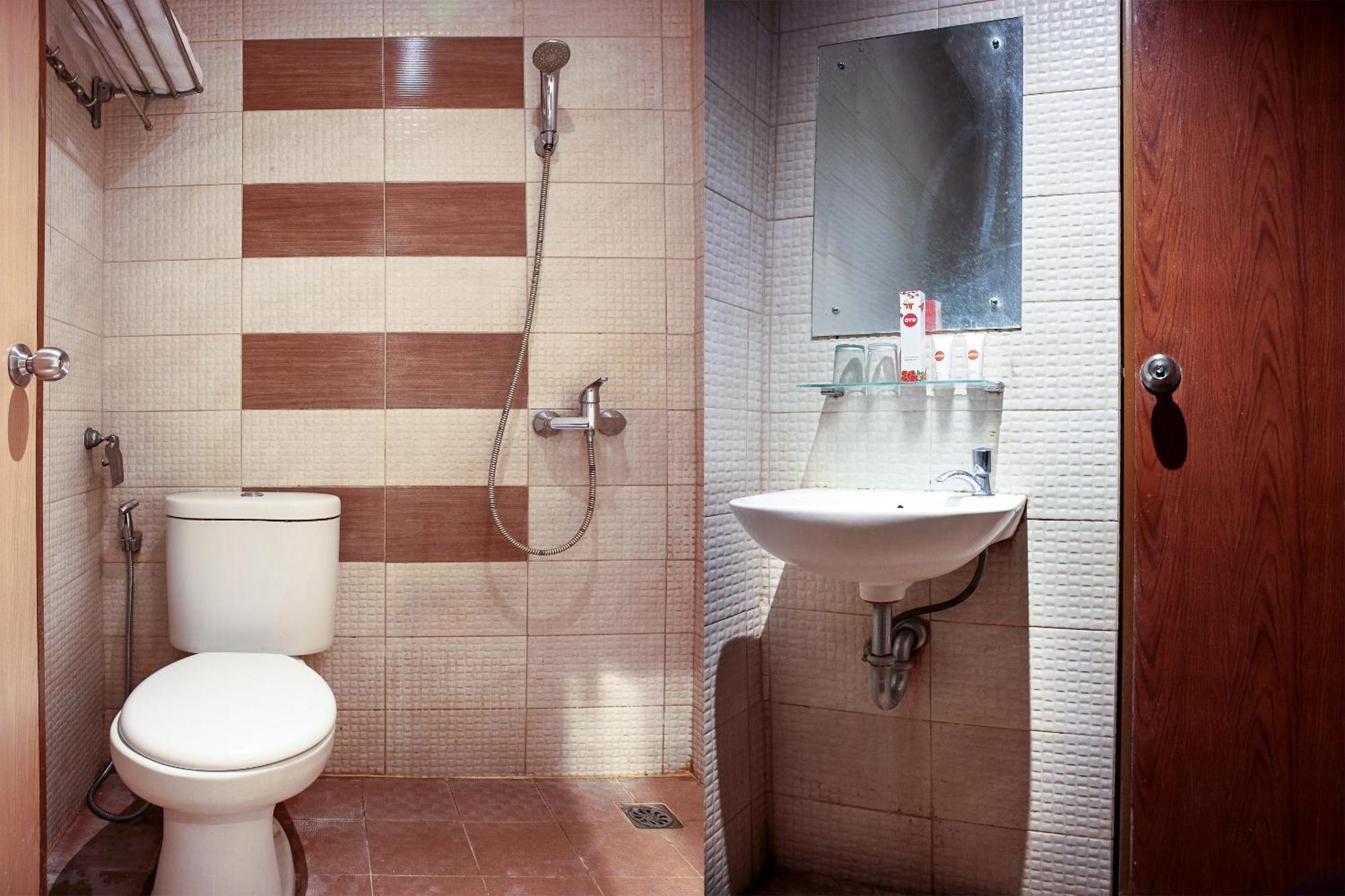 Oyo 1009 Hotel Bumi Malaya Медан Екстер'єр фото