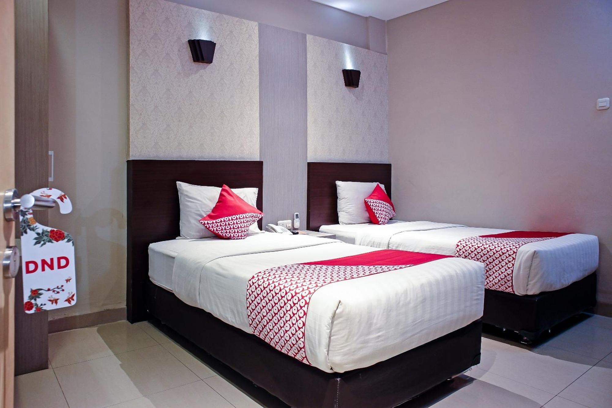 Oyo 1009 Hotel Bumi Malaya Медан Екстер'єр фото