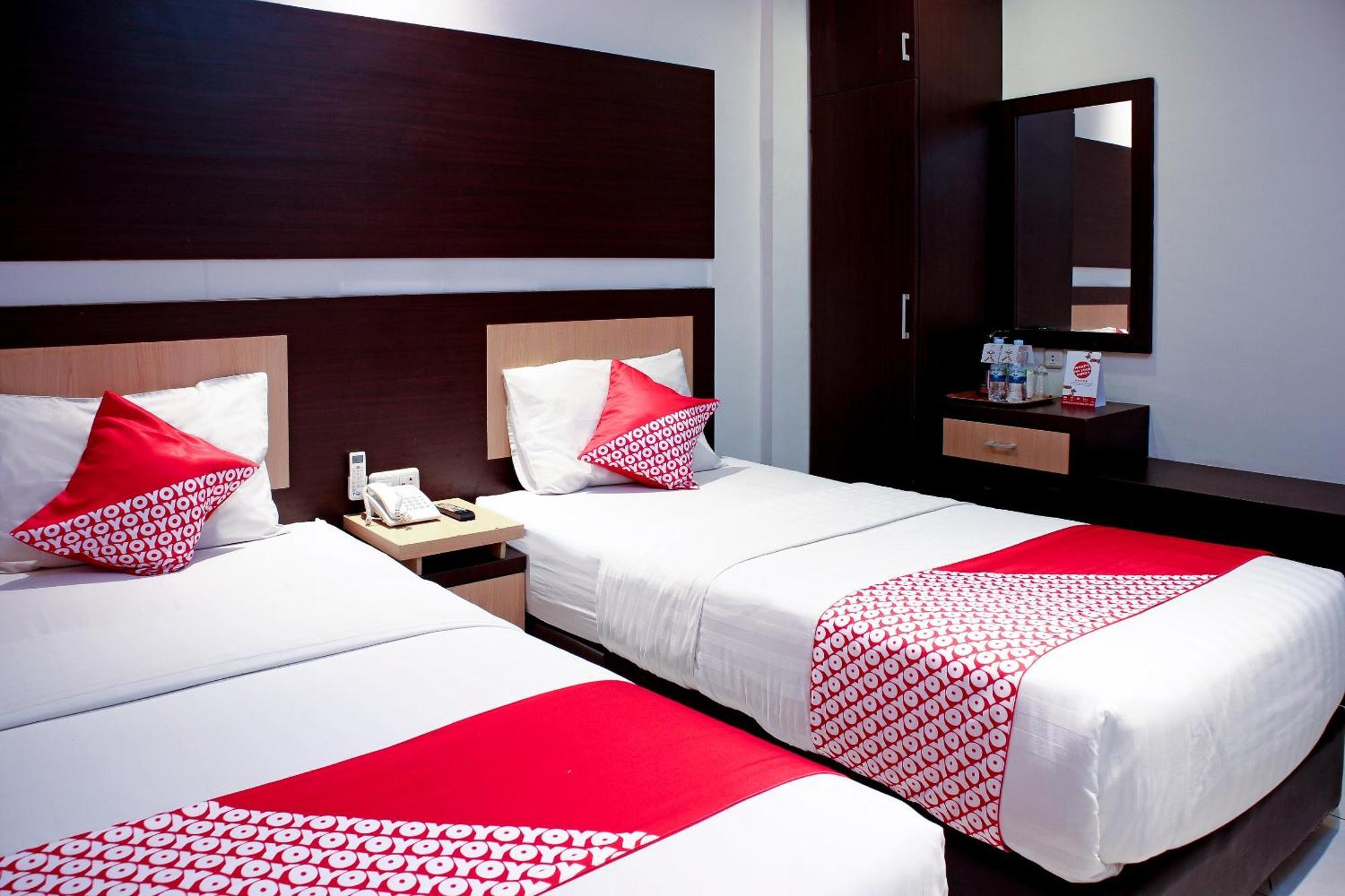 Oyo 1009 Hotel Bumi Malaya Медан Екстер'єр фото