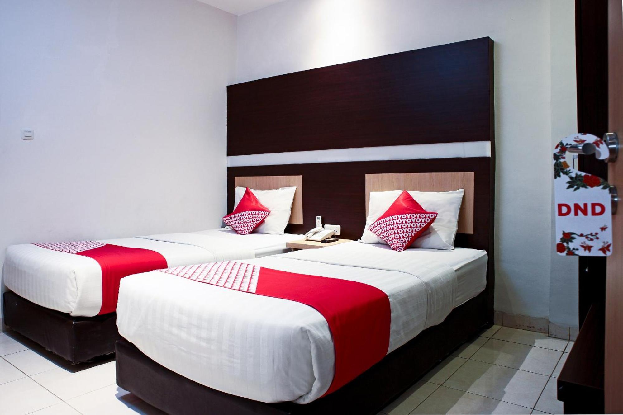 Oyo 1009 Hotel Bumi Malaya Медан Екстер'єр фото