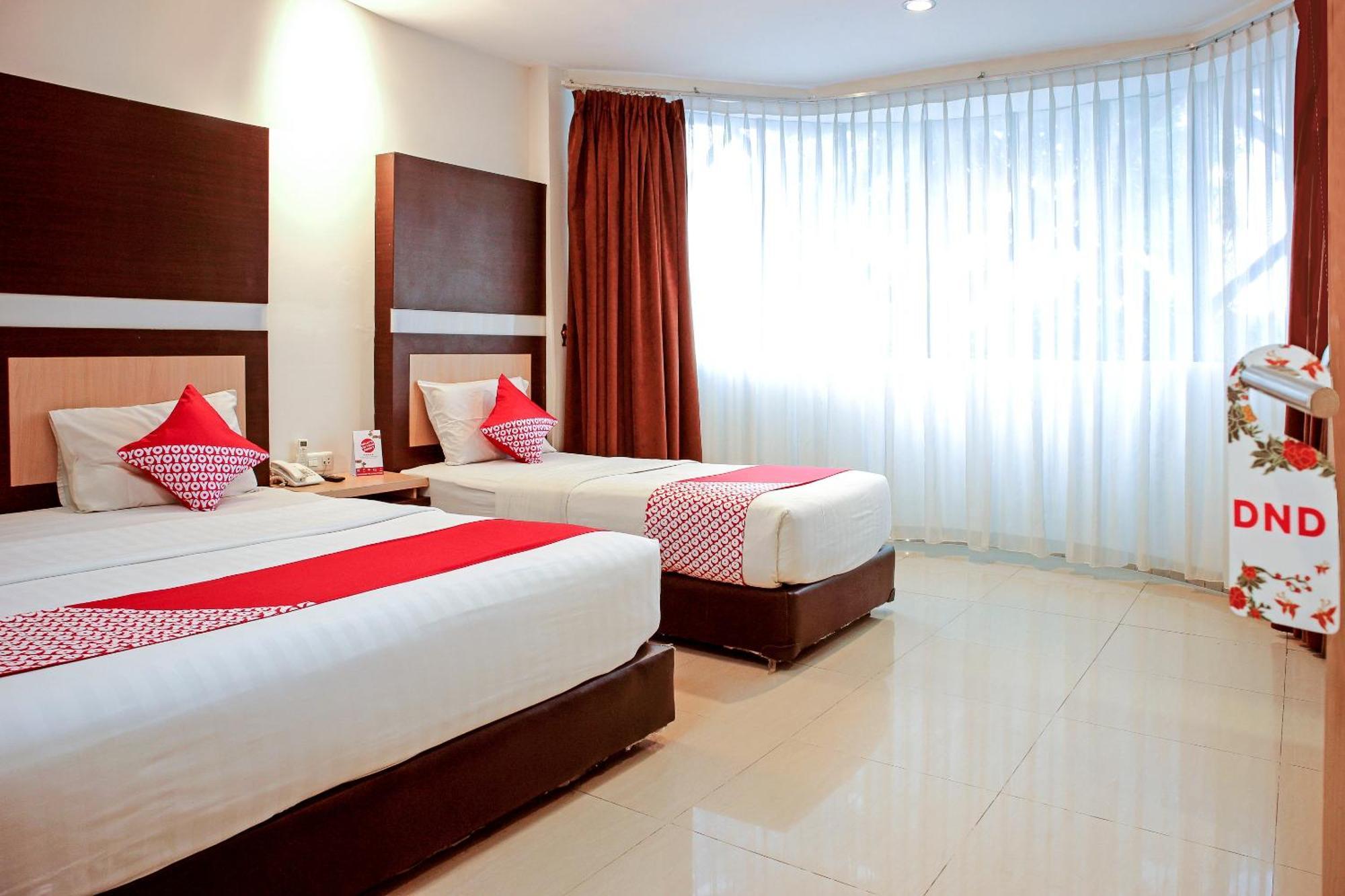 Oyo 1009 Hotel Bumi Malaya Медан Екстер'єр фото